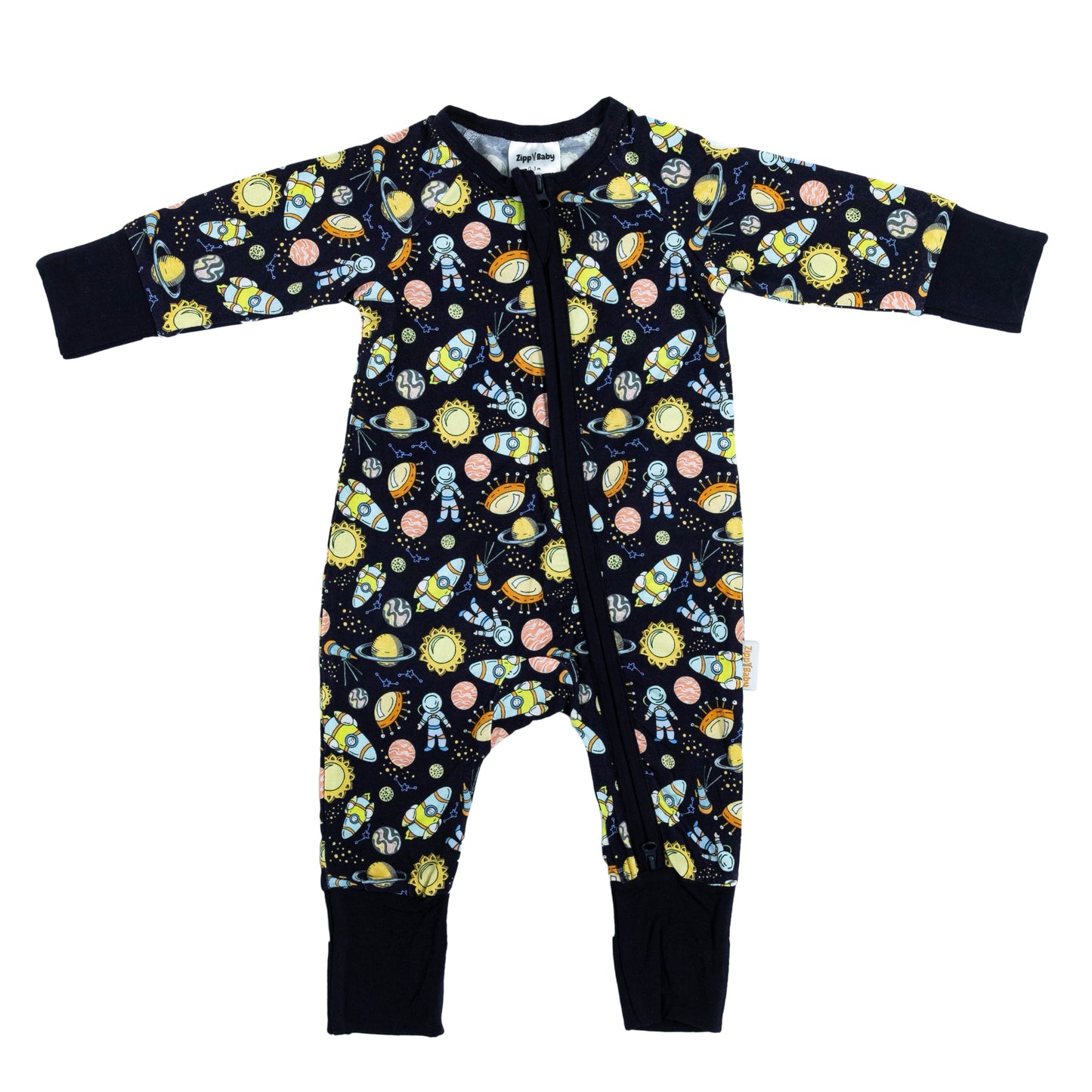 Body pentru bebeluși cu imprimeu spațial și accente negre, perfect pentru micii exploratori cosmici.