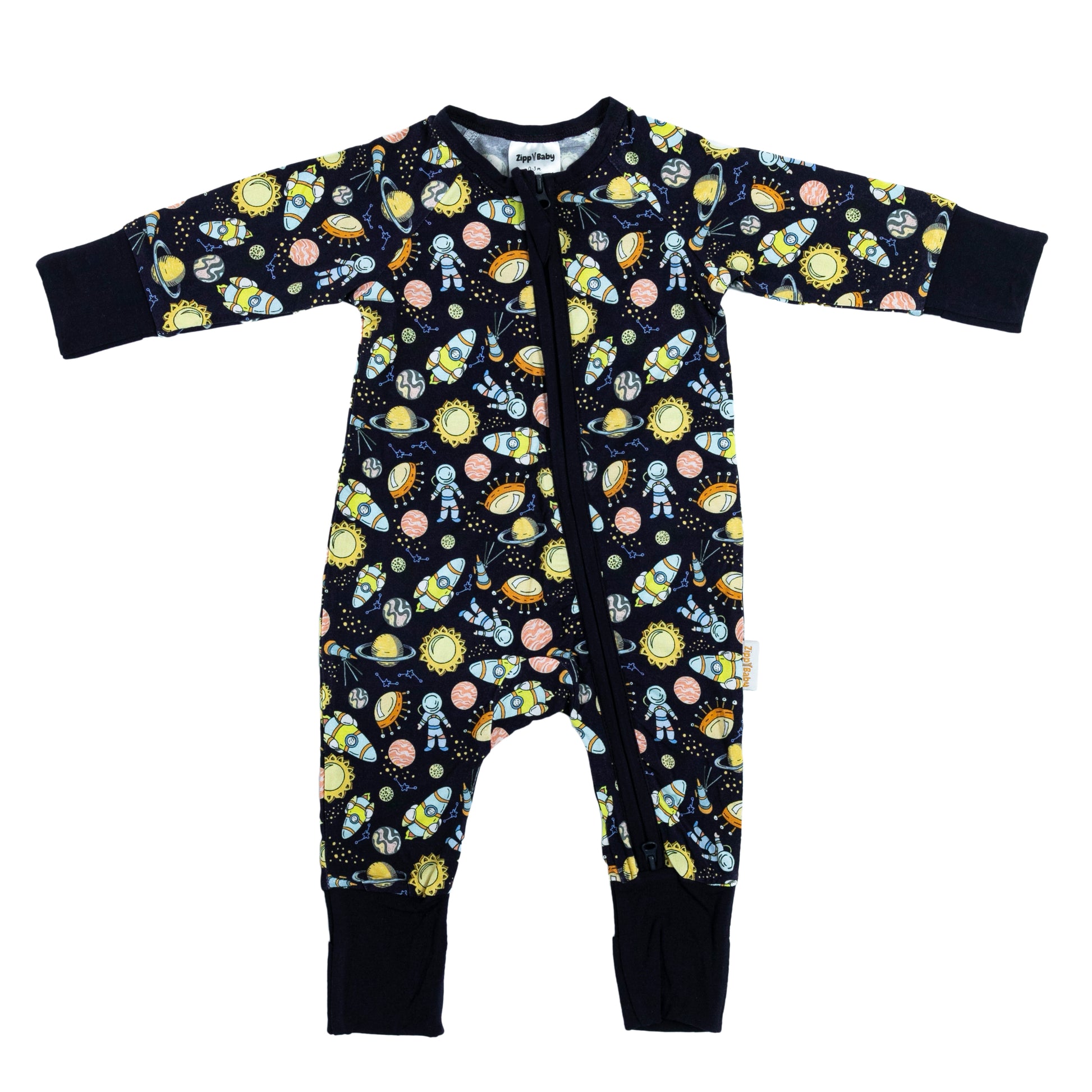 Body pentru bebeluși cu imprimeu spațial și accente negre, perfect pentru micii exploratori cosmici.